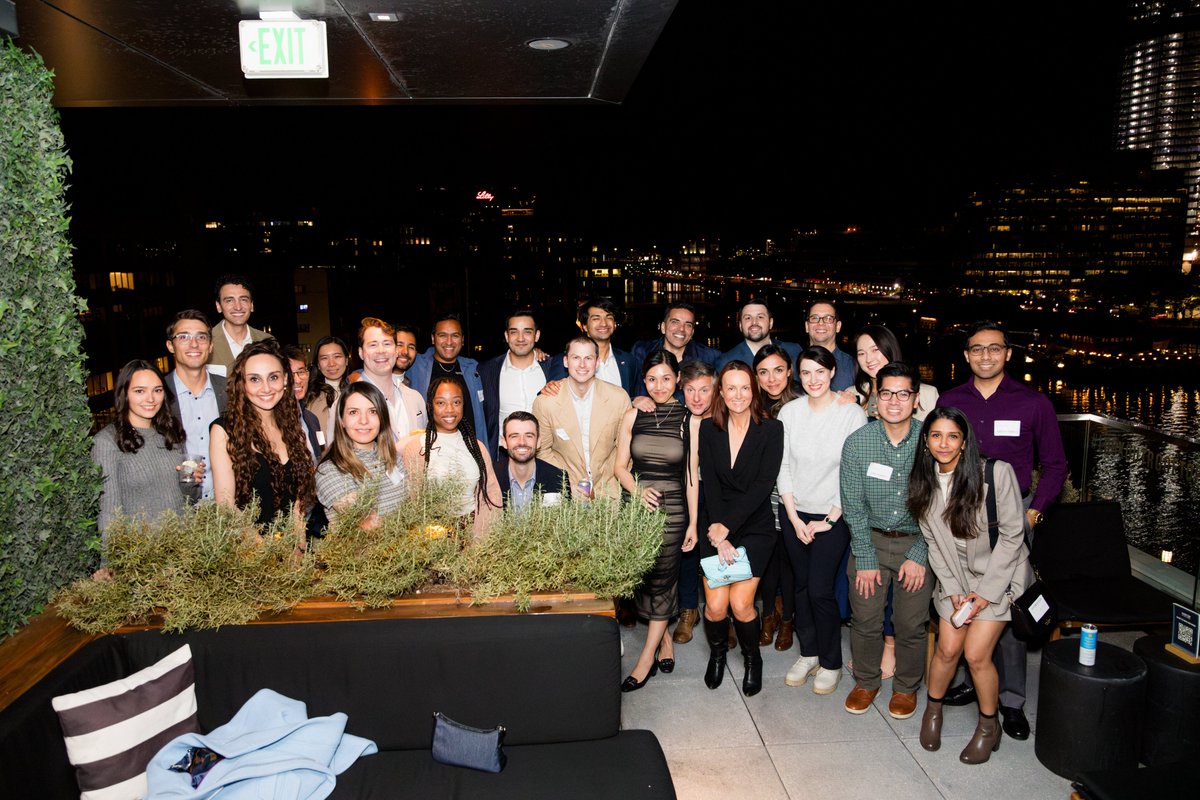 Boston delivered once again. Last weekend we hosted a group of incredible residents at the Envoy Hotel rooftop, where we explored how PhysicianX can enhance their career paths. Thank you to everyone who joined us and made it an inspiring experience.