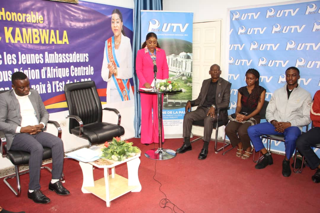 HonKambwala's tweet photo. Hier Mercredi 16/10/2024,Les jeunes ambassadeurs de paix ont échangé avec l'honorable Sarah Kambuala  au bureau de Peace Utv,  sur la problématique du retour de la paix de la sous région de l'Afrique centrale et particulièrement a l'EST de la Rdc . https://t.co/opL8gXtnGi