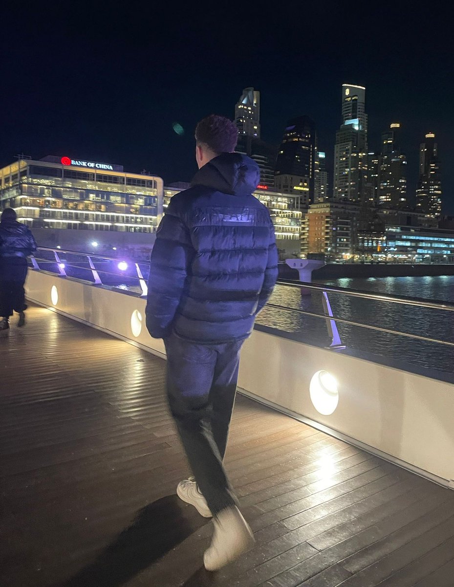 cxllao's tweet photo. Por la ciudad 🏙️ https://t.co/oT9YXlfqUt