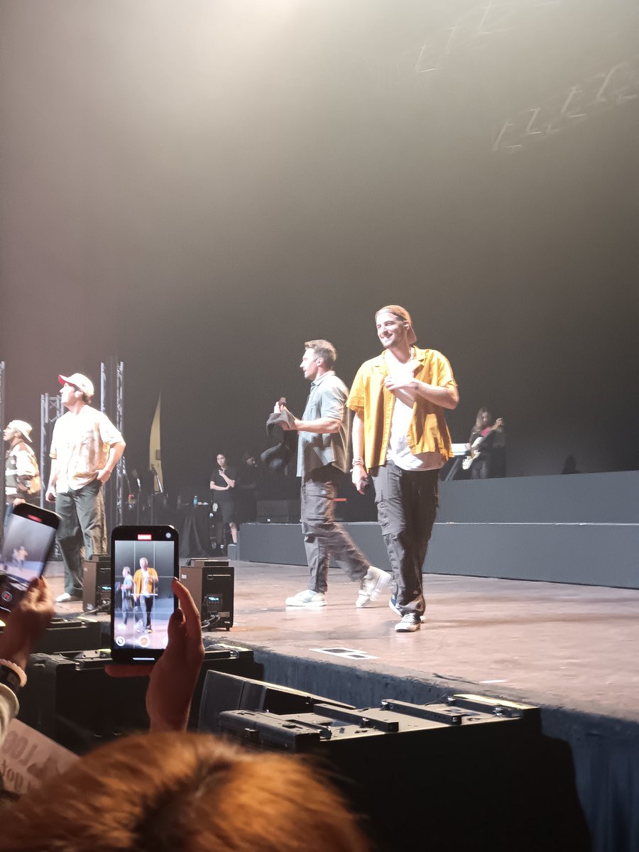 kwenseyyy's tweet photo. Thank you @bigtimerush for giving us a night to remember. 15 years of waiting, finally over 🥹 hope to see you soon ❤️🖤 https://t.co/BPjevgUCX3