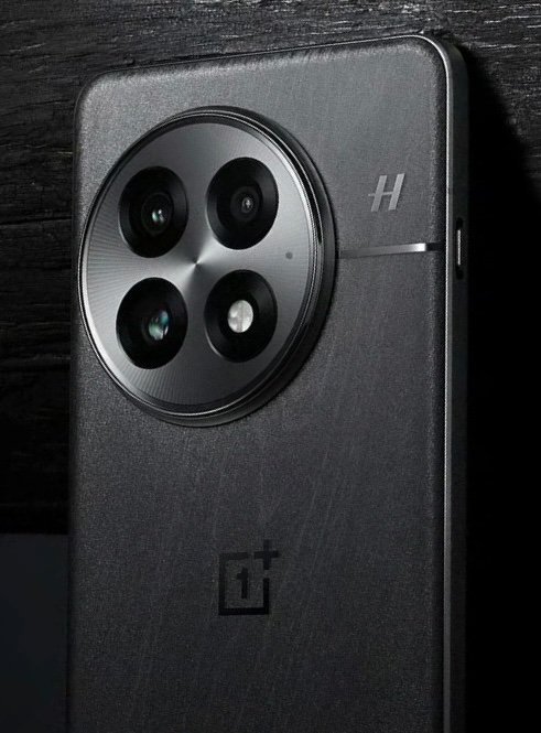 GreedyTech's tweet photo. OnePlus 13 in Textured Black Colour. The design hasn't changed but really looking forward to the performance and other areas it will offer. Will know more in the coming days. Stay tuned..
@OnePlus_IN #OnePlus13 #OnePlus #OnePlusXHasselblad #NeverSettle #OxygenOS15 #GreedyTech https://t.co/VwxinClcKI