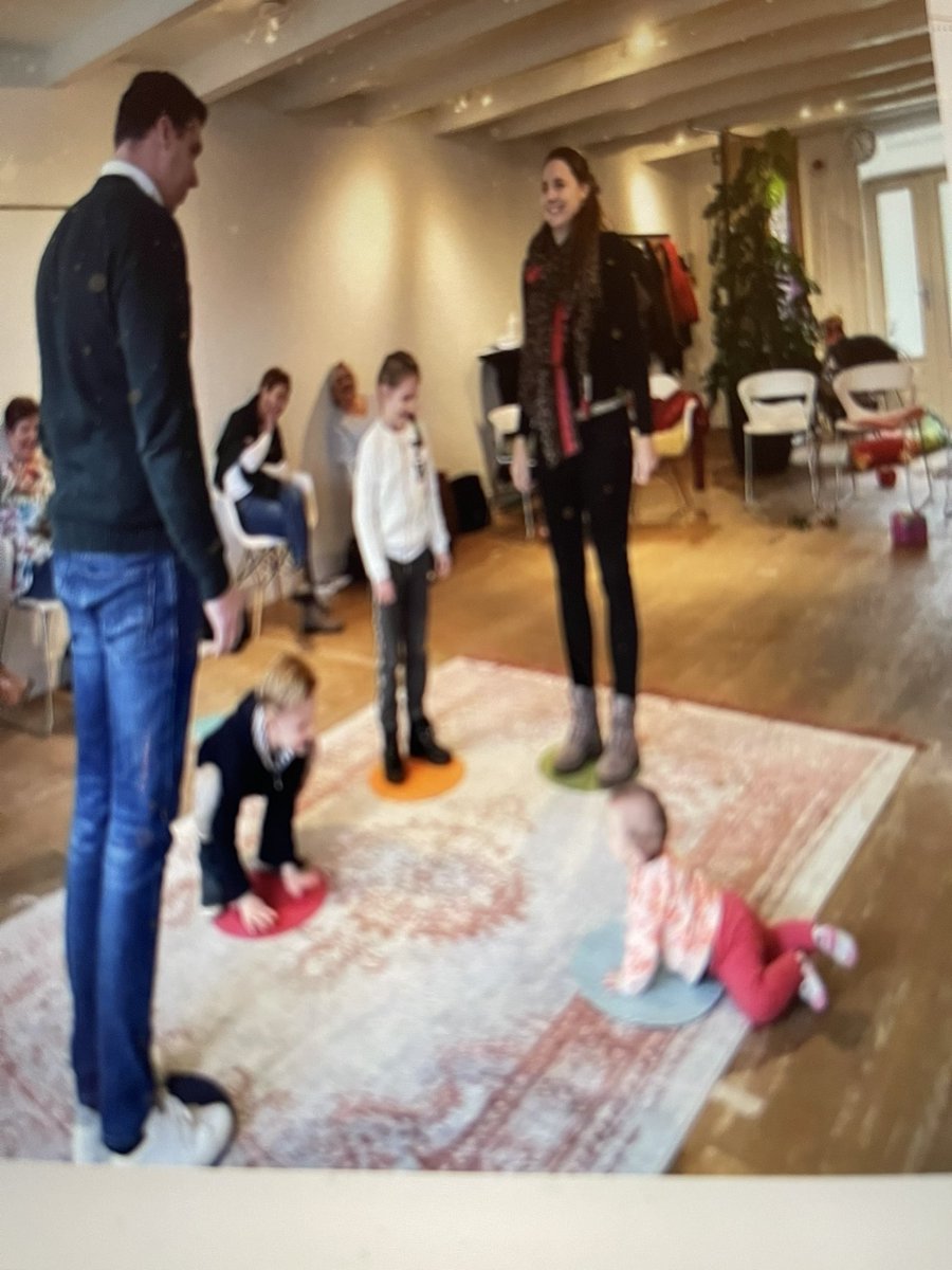 Kinderen en jongeren raken altijd op het diepst, als ze met hun liefde, onschuld en hun nood in opstellingen meegaan💕
Wil je meer daarover leren, januari 2025 beginnen onze opleidingen weer: dykstra-academy.nl/opleidingen-dy…