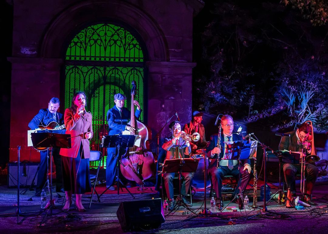 deathoclassical's tweet photo. (1/3) Friends! "Nightfall: Time Flies," in partnership with @RooftopFilms, @Bindlestiff, and @morbidanatomy, is tonight and tomorrow night at the @GreenWoodHF. ❤️💀
Join over a thousand people a night, wandering the cemetery amidst lights, candles, libations, and snacks... https://t.co/6NJBoKQS8X