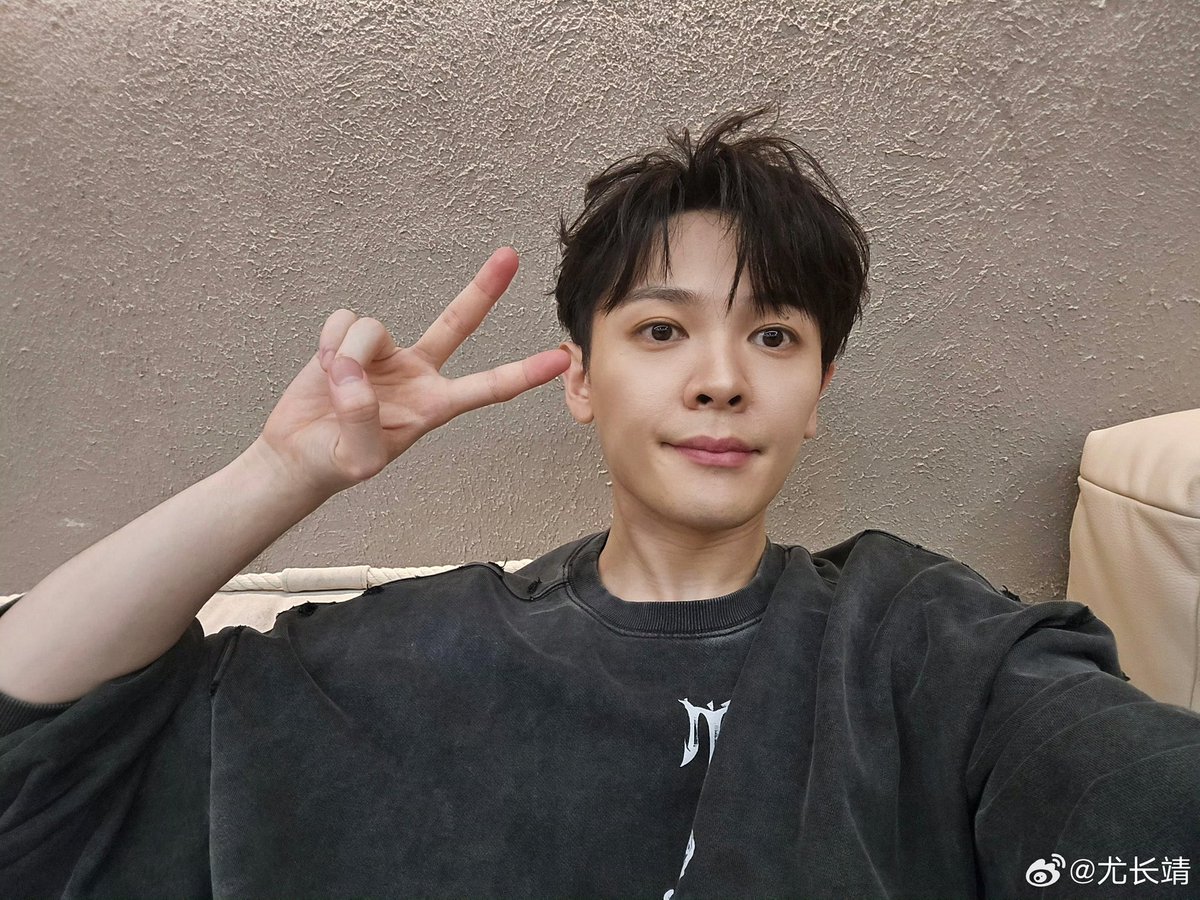 singwithyou0919's tweet photo. 241017 Zhangjing Weibo Update
“I love to work 🤭
#/Call Me by Fire Season 4 Finals Clock-in”
Bb is already in Changsha ready for finals recording, taking place this Saturday!
#YouZhangjing #尤长靖 #AzoraChin #Zhangjing https://t.co/2MPUTUFZEE