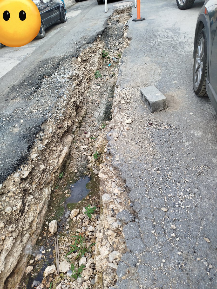 mnlo176's tweet photo. @elnorte @info7mty @telediariomty solicito apoyo para presiónar a @ayd_monterrey tiene más de 6 meses con el drenaje colapsado y no dan solución, el drenaje está brotando por los registros de las casas, en la calle Montañas Rocallosas de la colonia Francisco G. Sada en SanNicolas https://t.co/RgQarPhPfH