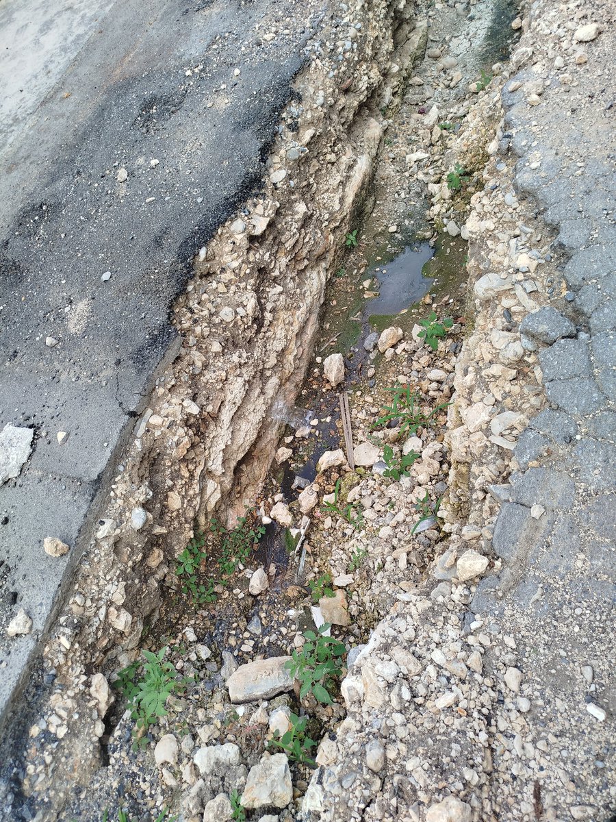 mnlo176's tweet photo. @elnorte @info7mty @telediariomty solicito apoyo para presiónar a @ayd_monterrey tiene más de 6 meses con el drenaje colapsado y no dan solución, el drenaje está brotando por los registros de las casas, en la calle Montañas Rocallosas de la colonia Francisco G. Sada en SanNicolas https://t.co/RgQarPhPfH