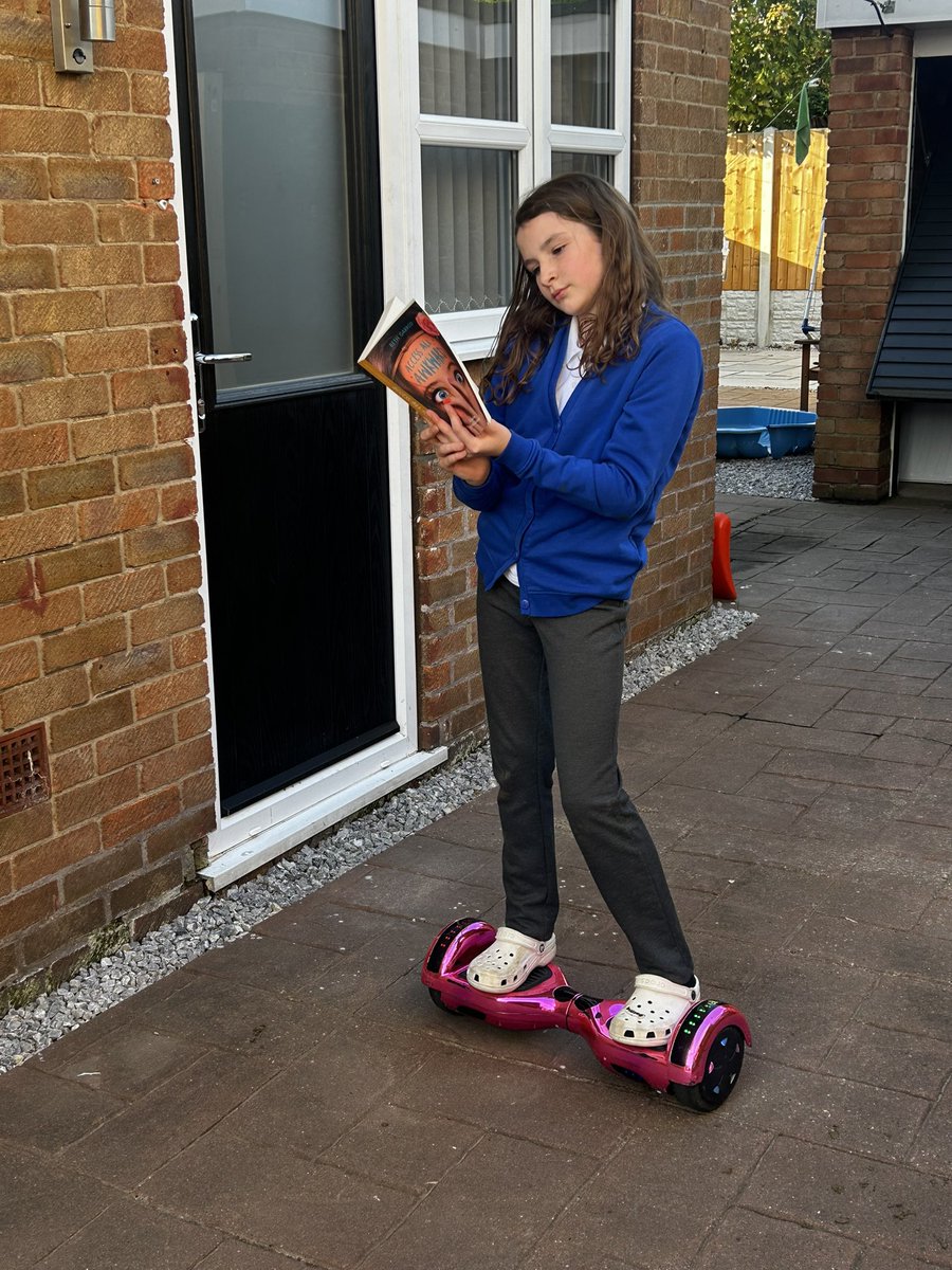 gem_hilton's tweet photo. @southfield6H so more reading from Millie 📖😂
#teamwhite https://t.co/x5tjME81IO