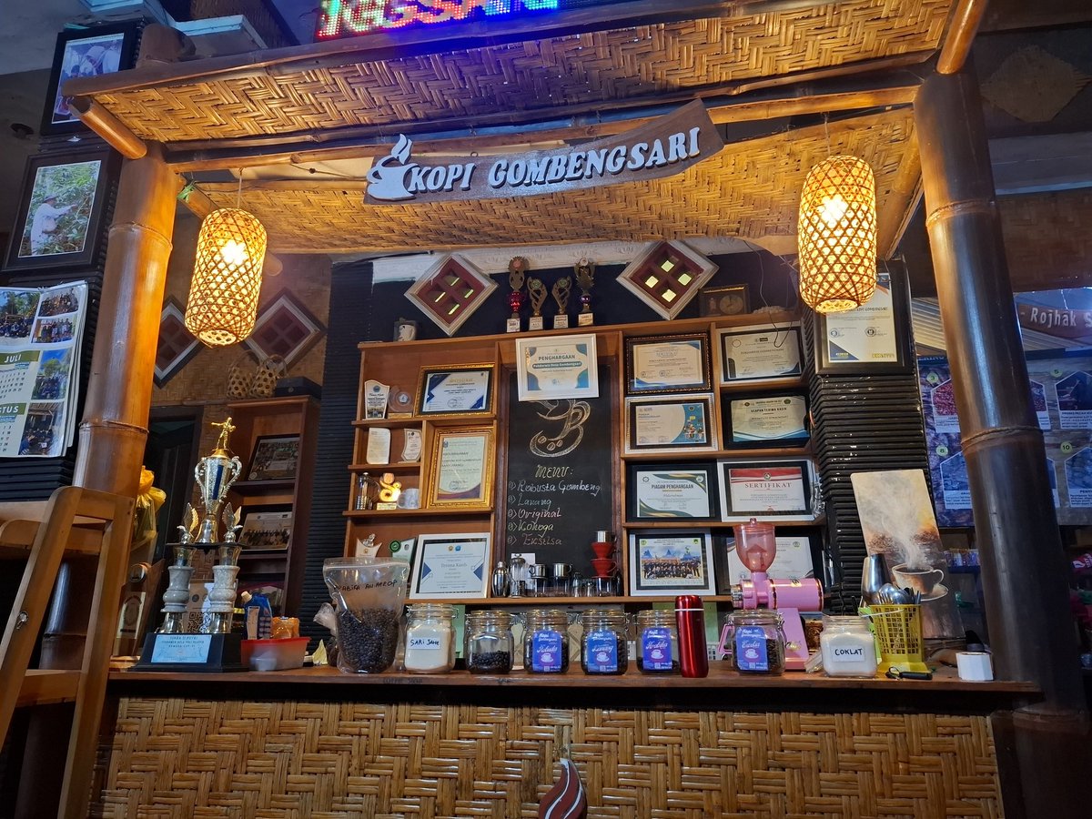 ivannfirstya's tweet photo. Gombengsari Coffee 
#Banyuwangi
#PokDarWisBwi
#TanpaGula https://t.co/aPu0FKefrQ