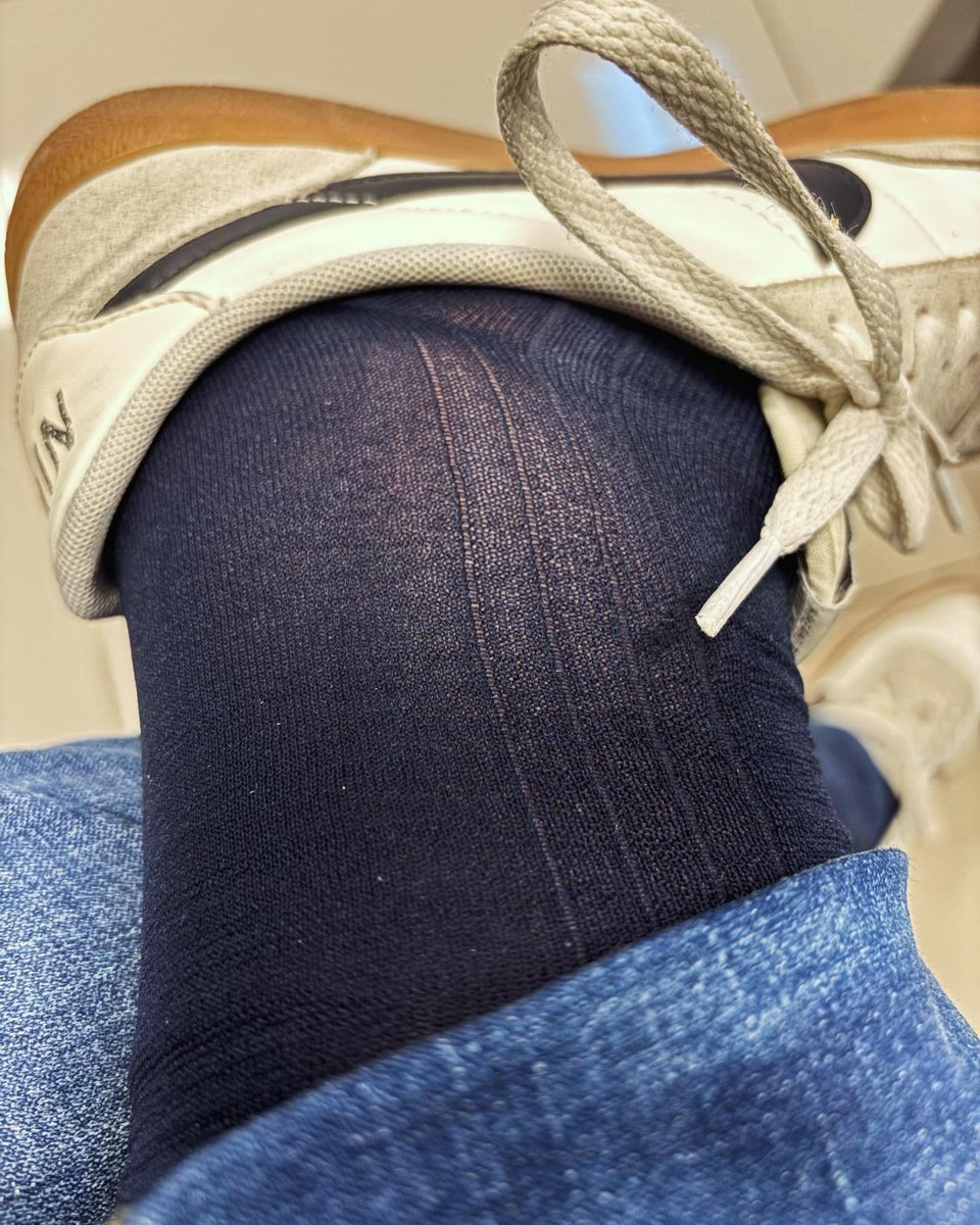 richardsocks1's tweet image. New blue semi-sheer socks #socks #sheersocks #bluesocks #dresssocks #calcetines #meias #chausettes