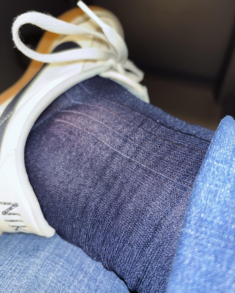 richardsocks1's tweet image. New blue semi-sheer socks #socks #sheersocks #bluesocks #dresssocks #calcetines #meias #chausettes