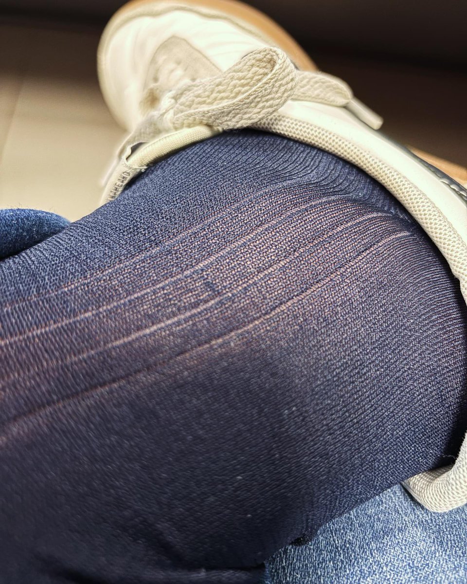richardsocks1's tweet image. New blue semi-sheer socks #socks #sheersocks #bluesocks #dresssocks #calcetines #meias #chausettes