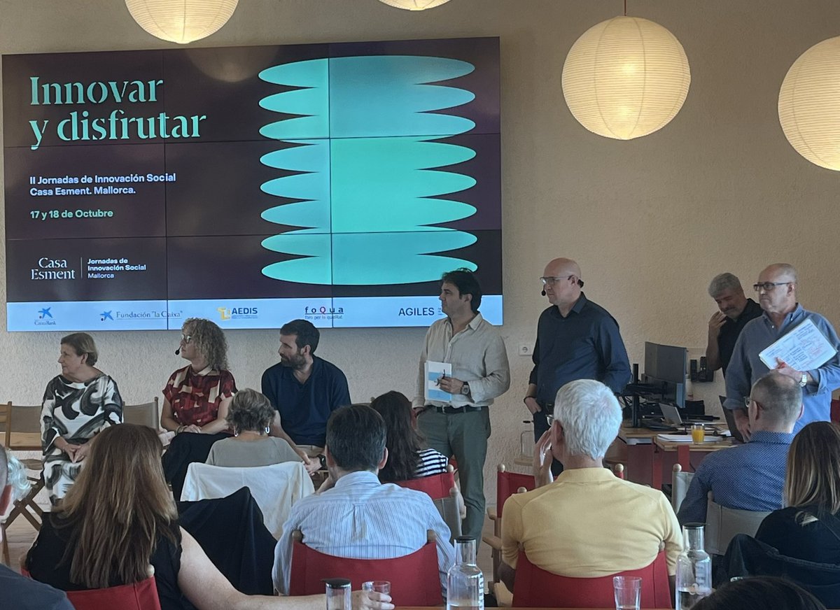 IsmaelAMAS's tweet photo. Hoy compartiendo experiencias innovadoras y de liderazgo organizacional con entidades de otras comunidades en las jornadas Inmovar y disfrutar de @smentcomunidad. @OscarGarciaBern de @GrupoAMAS y @AEMED_ expuso las dificultades entidades en Madrid https://t.co/iVddCq1AB4
