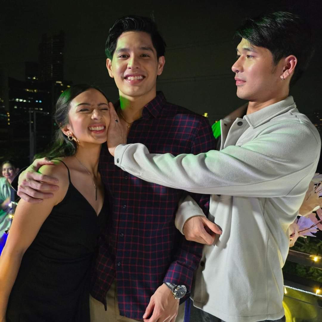 StudioVivaPH's tweet photo. Minsan naguguluhan na ako if team #ElVi pa ba ako or team #SeKin na??? 🙈😂

ELVI MAGBATI NA KAYO

#CITWTheMourningAfter
#ElVi | #HyGab
#HyacinthCallado
#GabLagman
#ChasingInTheWild
#StudioViva https://t.co/bSmit2OqRJ