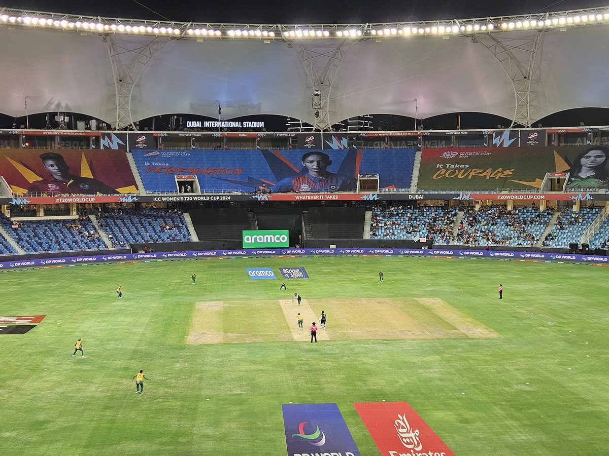 Adrian_Cricket's tweet photo. Aus very slowly creeping to a hundred here #t20worldcup #AUSvSA https://t.co/ZoIWRNFaTM