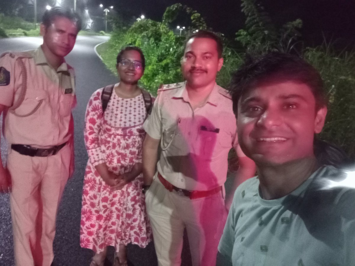 saurabhthakur89's tweet image. Our heartfelt gratitude to these officers of Goa police to have helped us reach Madgaon junction in the middle of the night when our vehicle broke down. Thank you for your service sirs.
@DGP_Goa 
@Goa_Police 
@spnorthgoa