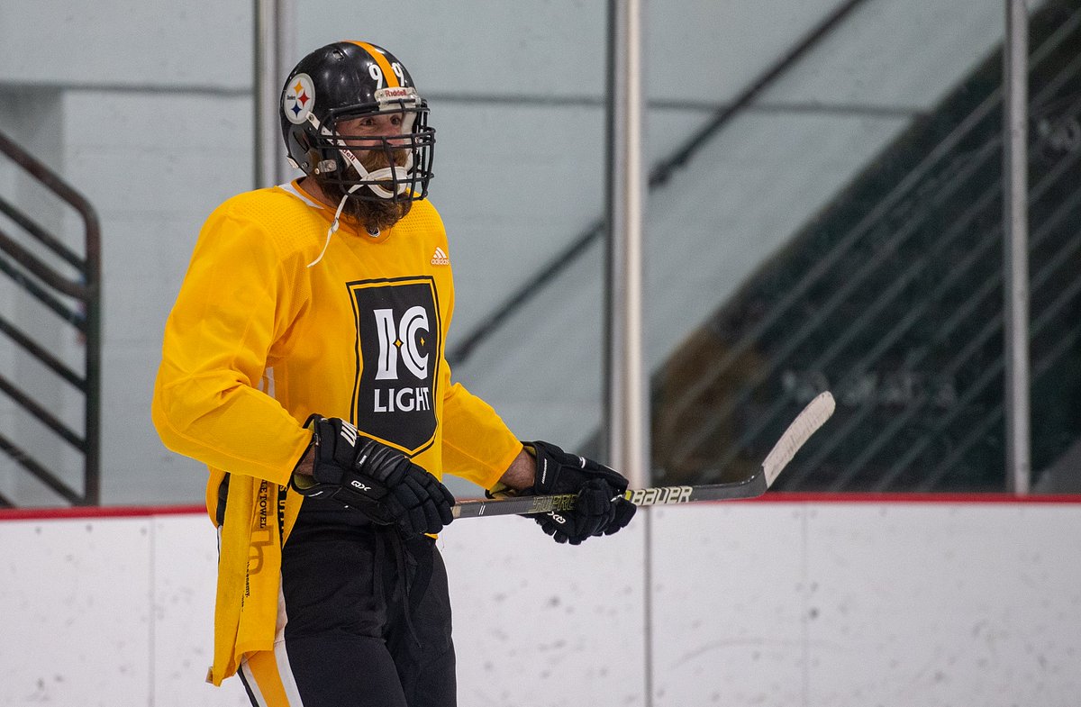 RMUMHockey's tweet image. 1,000 RT's and @bkeisel99 will take the first shift with the boys Saturday night👀 

🎟️: ticketmaster.com/event/1600610E…