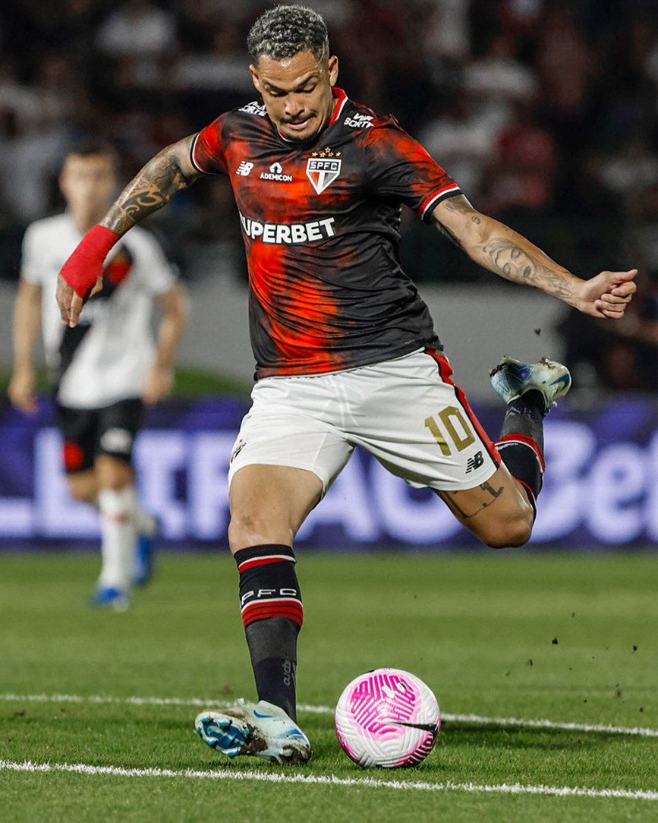 Spfcsinceridade's tweet photo. 🇾🇪 Luciano pelo São Paulo: 

⚽️ São 83 Gols marcados 
🅰️ 22 Assistências
📉 105 Participações em G/A

☑️ Faltam 17 Gols para a marca do centésimo! https://t.co/Wqa1imVJ09