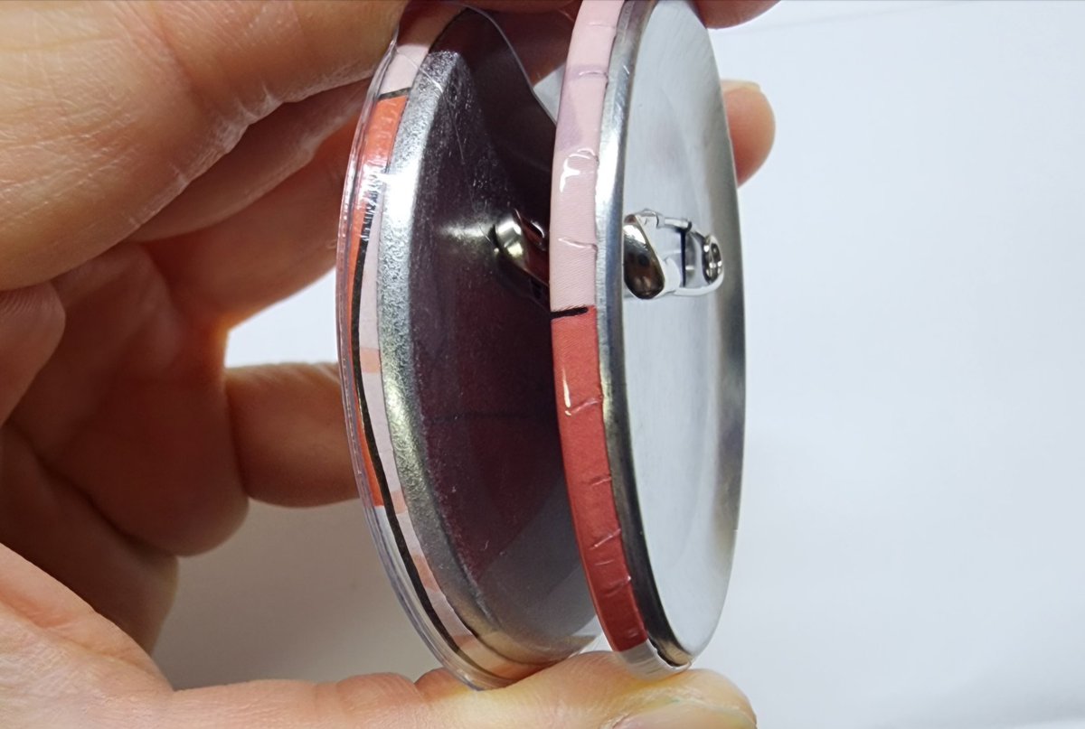 #뜰팁장터 

번장 ㄷㅋ
신ㅇ지 농협 삼오이이일칠이이팔오오팔구삼

이분 스캔 캔뱃지 판매하십니다 주의해주세요 
저도 캔뱃지 6종 일괄 구매하였고 스캔이라는 것을 알게되었습니다 
제발 더 이상의 피해자 생기지 않게 rt 해주세요

(타래에 사진 더 있어요ㅠㅠ)
왼쪽이 찐 오른쪽이 가짜 스캔!