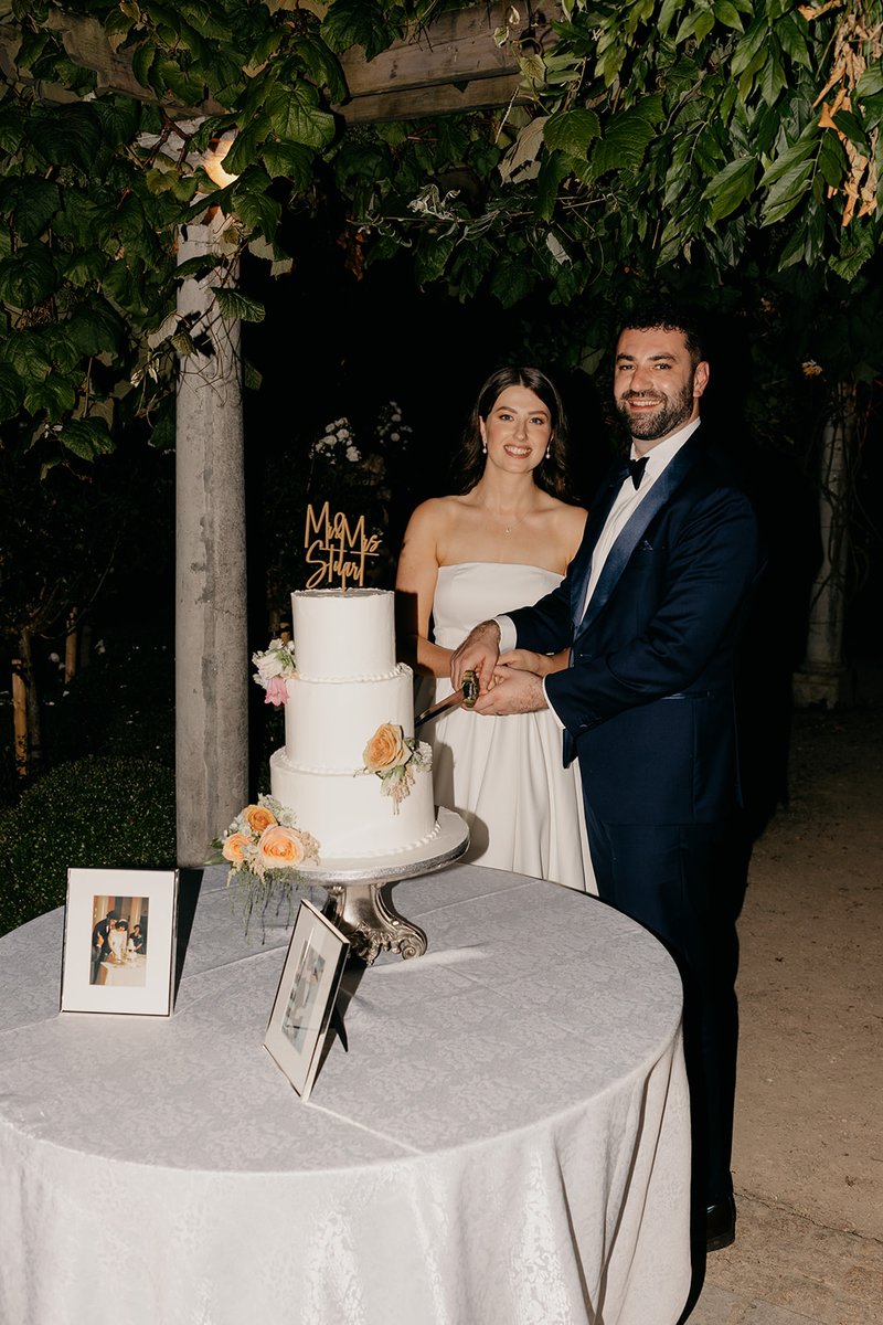 Cutting the cake in style 🤩

📸 Iain Irwin

#Weddings #Ireland #WeddingVenue #Bellingham #Castle