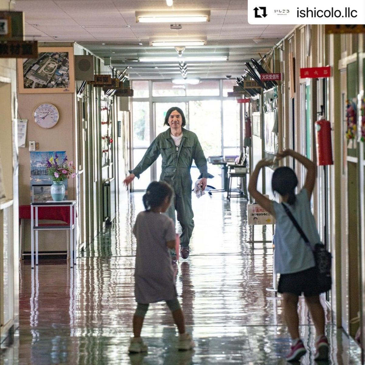 ishi_ishicolo's tweet photo. とんぶりの旅2024【小学校編】
https://t.co/cxNIfqS9ja
9/27にふかわりょうさんが児童と一緒にとんぶりの収穫を手伝いました！
#とんぶり
#ふかわりょう
#とんぶり応援大使
#ナイスとんぶり
#とんぶりの旅
#いしころ合同会社
#ishicolollc
#THEODATE
#地大館
#ishicolo
#大館市
#秋田県 https://t.co/tbUin0QlDq