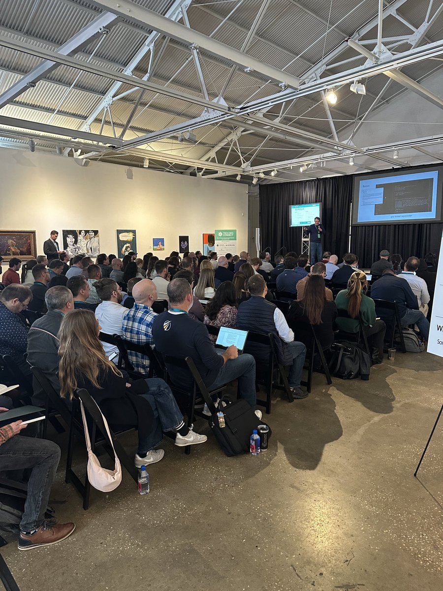 Kevin_Indig's tweet image. Tech SEO Connect is already amazing! 

Also very encouraging how many women are here 🙏🏻

#techseoconnect