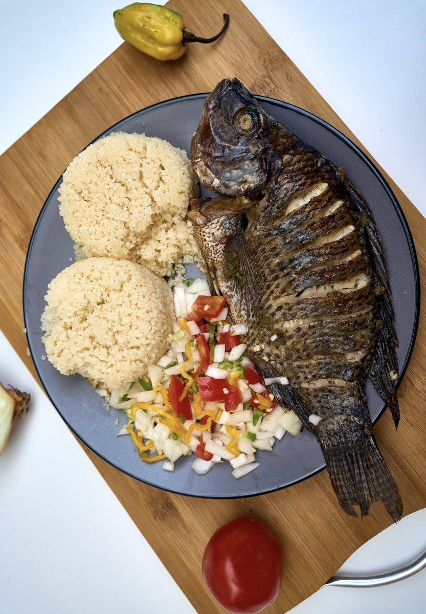 Bonne carpe de la lagune Abidjanaise 🇨🇮, braisée à la Camerounaise 🇨🇲❤️😍

Mes épices vous mangez généralement l’attieke avec quoi comme accompagnement ?? 😏

#ndockivoire #team225 #attiekepoisson