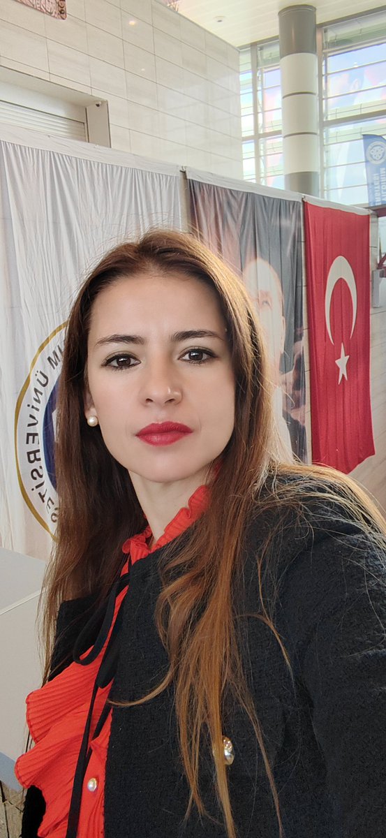 SireneOznur's tweet photo. Her şeyle gurur duydular, bir Türk olmakla gurur duyamadılar. O zaman yüksek sesle söyleyeyim: Ben de Türk olmakla gurur duyuyorum. 🇹🇷 https://t.co/gpVz4mFMu4