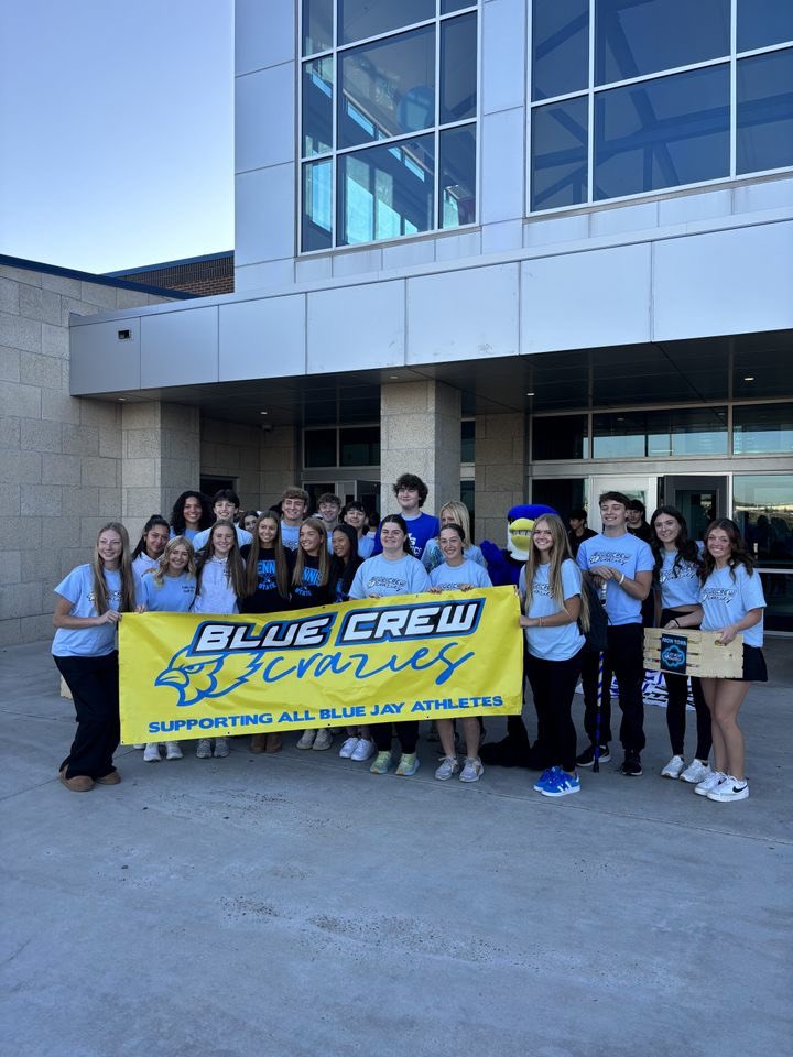 bluecrewcrazies's tweet photo. First send off of the year in the books! Good luck! Show them Blue Jay pride! #statebound24 #golf #tennis https://t.co/rUVW2riypL