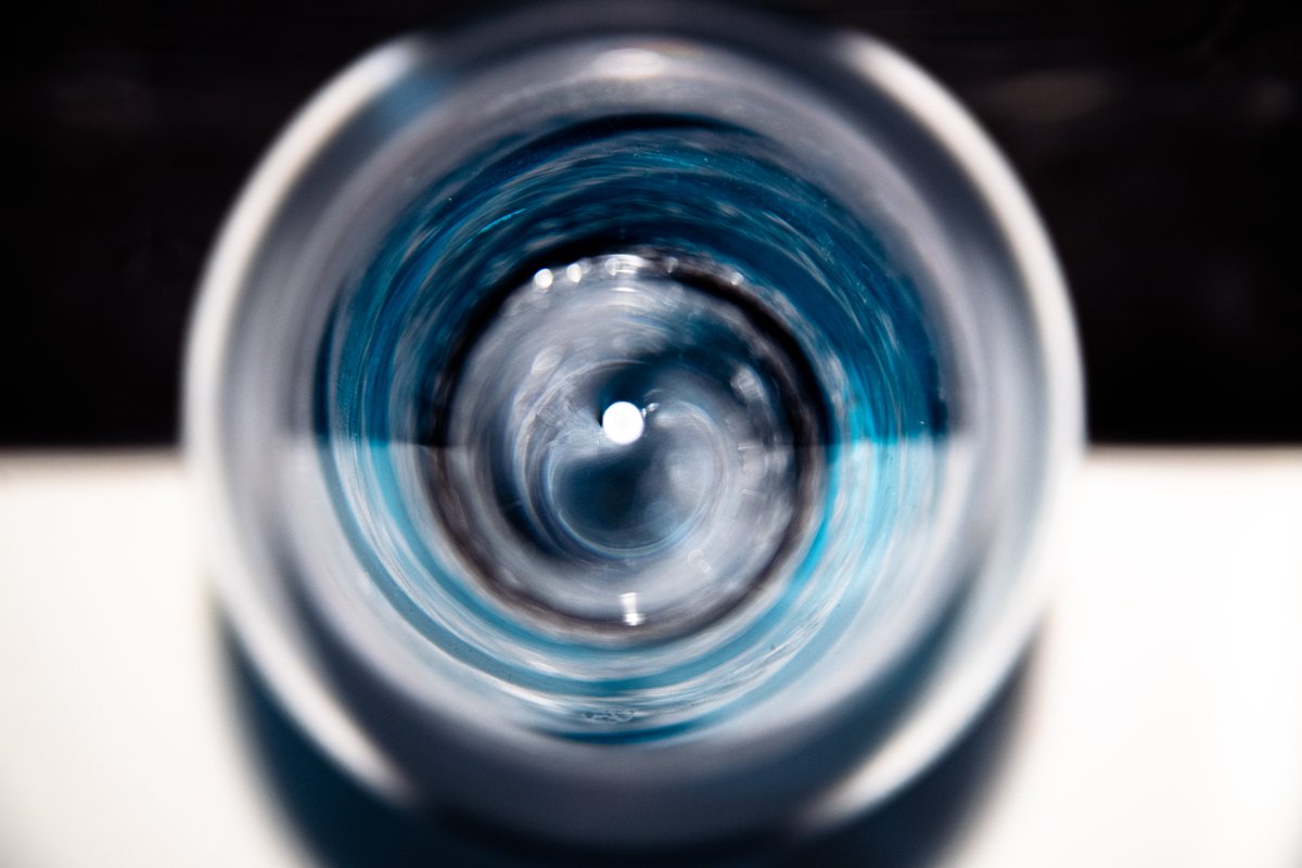 Captured a vortex of light and geometry 🌪️🔵. This abstract piece was part of my weekend project to unwind and explore new creative paths. Art is everywhere! #AbstractArt #Geometry #Vortex #CreativePhotography #WeekendProject #JeromeDevossePhotography