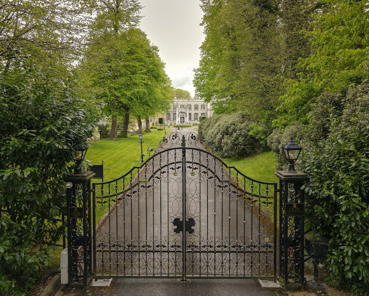 The gateway to your magical wedding day 🏰

Step into a world of elegance, magic and romance!

#Weddings #BellinghamCastle #DiscoverBellingham #WeddingVenue #DestinationWedding #ExclusiveHire