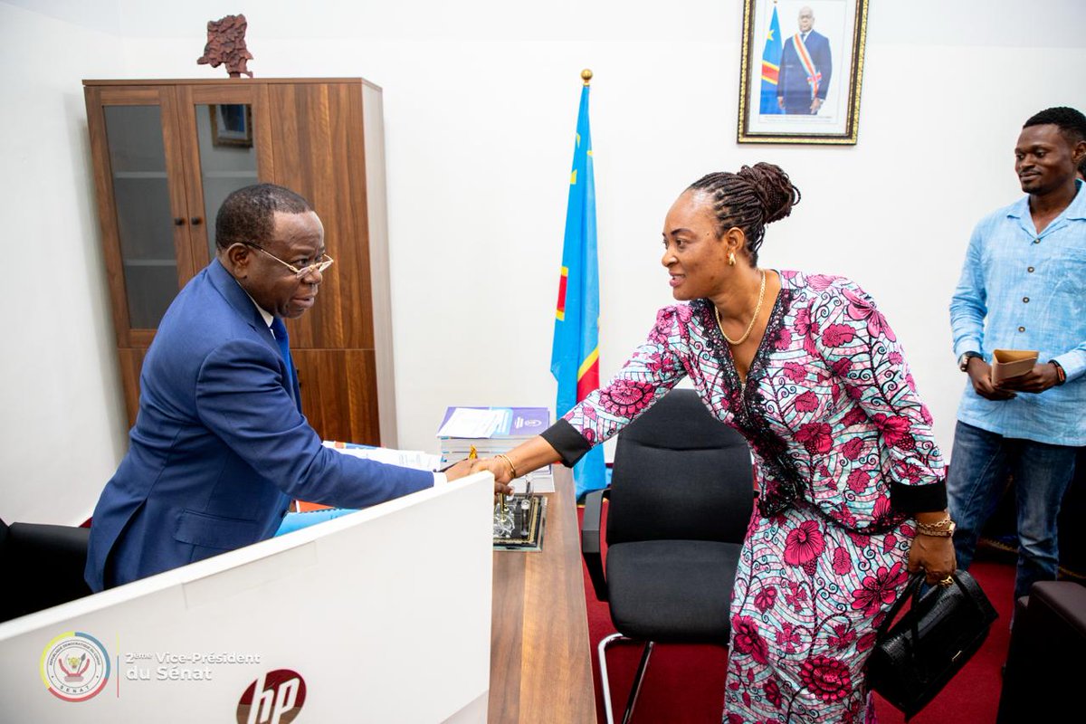 denise_kabongo's tweet photo. Accompagné par mes collègues présidentes des fondations de la plateforme CLEFE, nous avons été reçus en audience par le deuxième vice-président du Sénat, l'honorable Modeste BAHATI LUKWEBO, dans son bureau de travail au palais du peuple.

... https://t.co/QxER3KrRBl