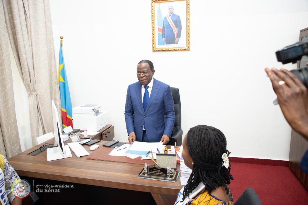 denise_kabongo's tweet photo. Accompagné par mes collègues présidentes des fondations de la plateforme CLEFE, nous avons été reçus en audience par le deuxième vice-président du Sénat, l'honorable Modeste BAHATI LUKWEBO, dans son bureau de travail au palais du peuple.

... https://t.co/QxER3KrRBl