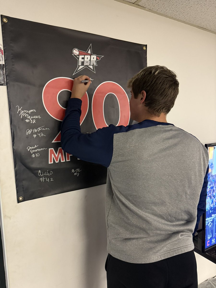 bweb217's tweet image. Scout day #2 down. Lots of improvement from last year, and more room to grow. Excited for what the rest of the fall and the winter will hold. 

FB: 84-88. Top: 90
CH: 76-78
CB: 75-76