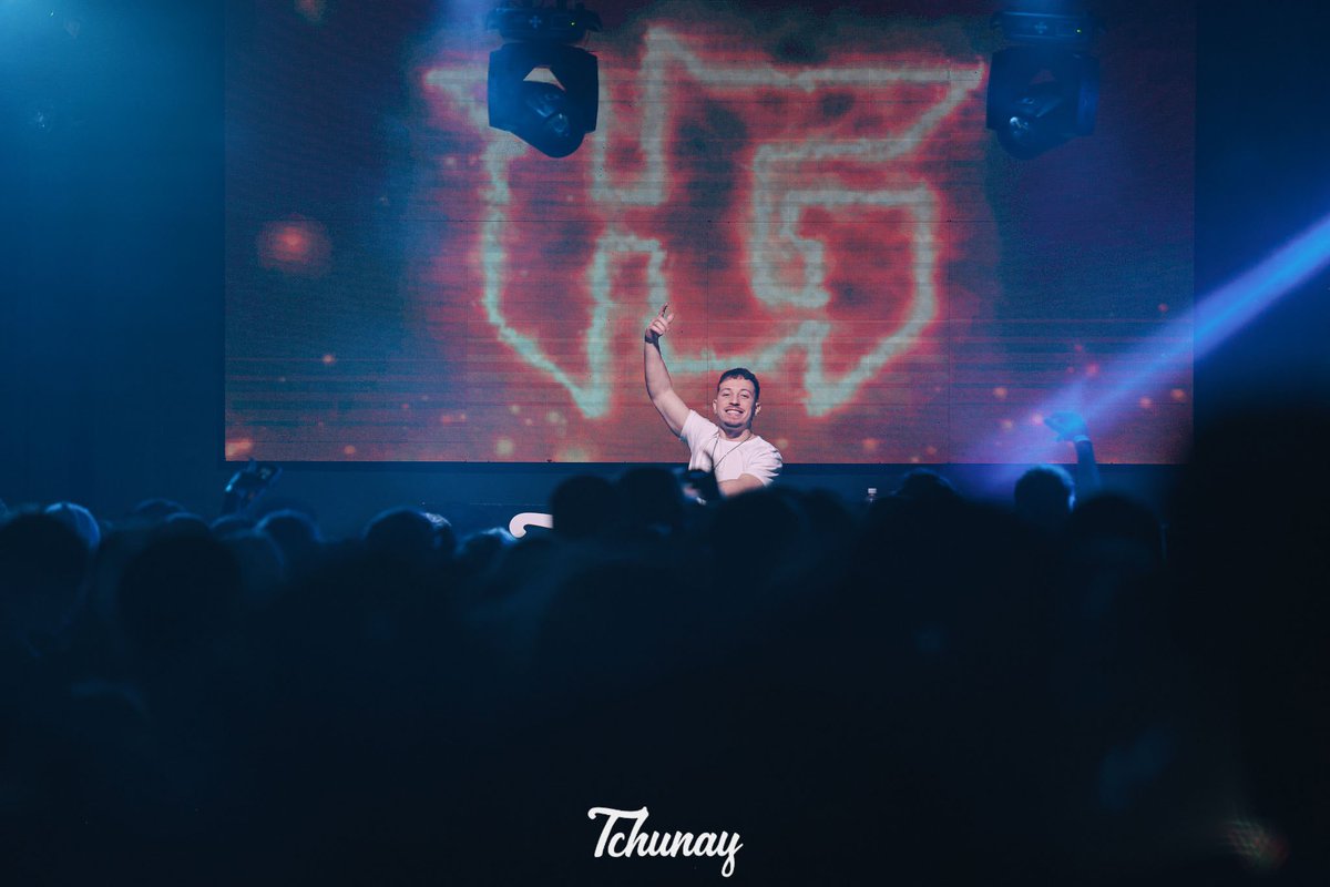 DJHenryGabriel's tweet photo. A vida é uma festa e eu sou o DJ

Eu tô vivendo irmão 💥🤠💥

#djhenrygabriel #tchunay #megafunk https://t.co/2bU5eugOMq