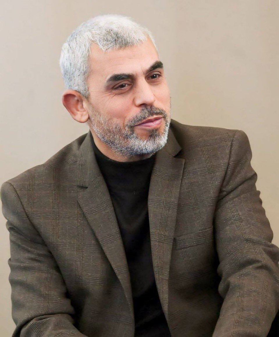 MyPalestine0's tweet photo. رئيس المكتب السياسي لحركة حماس المشتبك، يحيى السنوار في تصريح سابق:

"إن كنا نخشى الموت فنحن نخشى الموت على فراشنا كما يموت البعير، نخشى أن نموت في حوادث الطرق أو بجلطة دماغية أو بسكتة قلبية، لكننا لا نخشى أن نقتل في سبيل ديننا ووطننا ومقدساتنا، ودماؤنا وأرواحنا ليست أغلى من دماء أصغر شهيد قدم روحه."