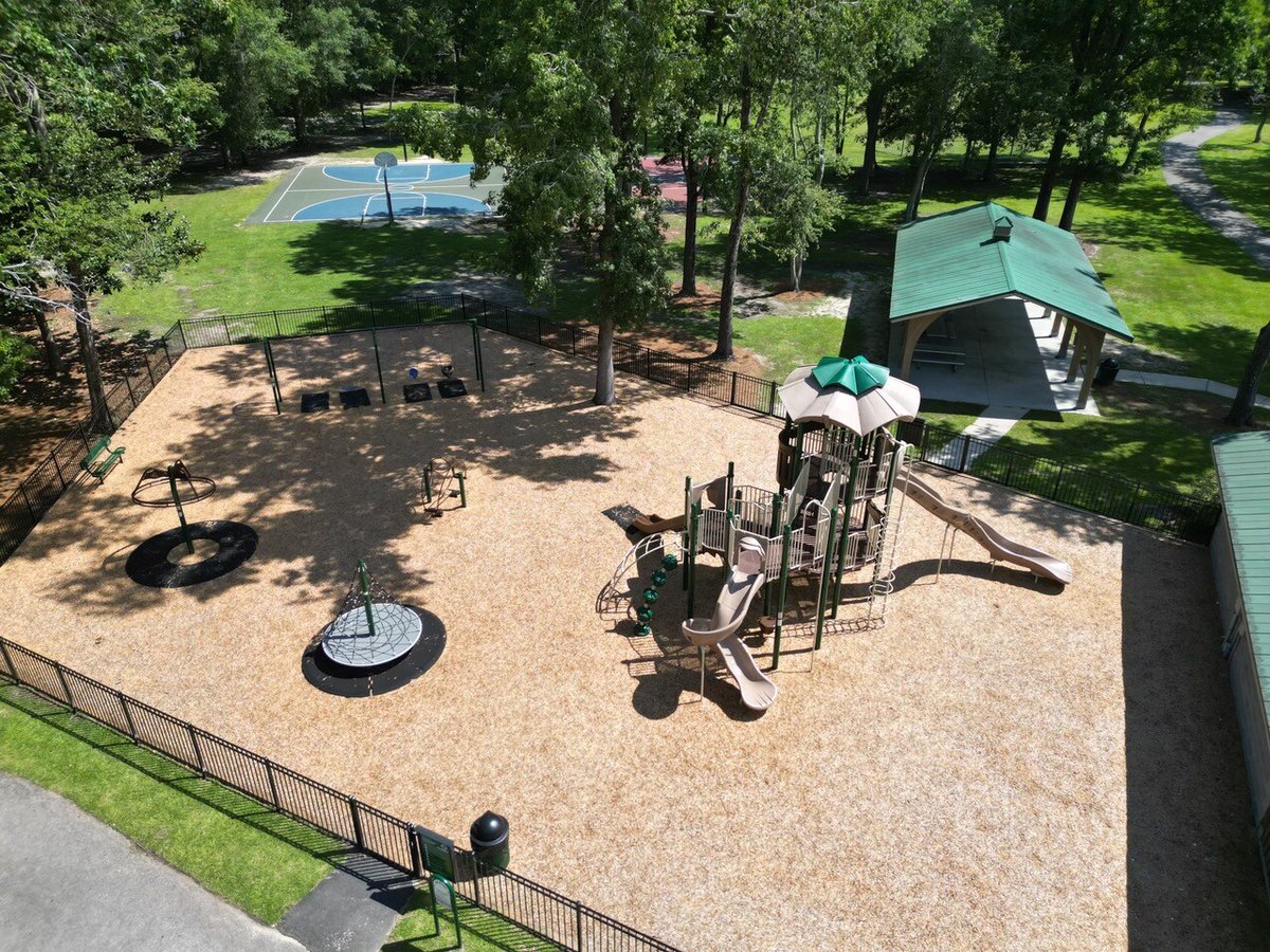churchichrec's tweet photo. We're excited to share a new playground we completed in Summerville, SC. If you're in the area, go check out Wassamassaw Community Park! ☀️ 
#ChurchichRec #Community #SouthCarolina https://t.co/qCC7IfO3uM