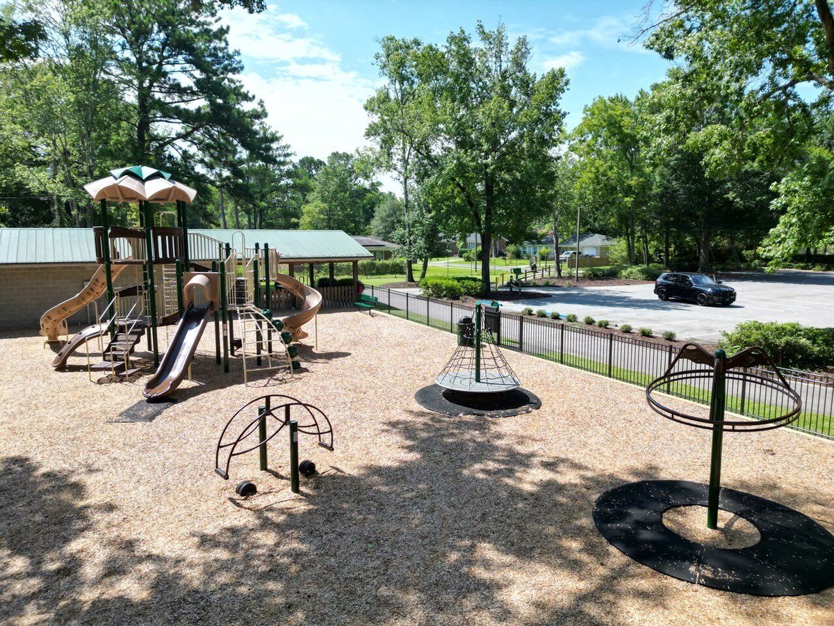 churchichrec's tweet photo. We're excited to share a new playground we completed in Summerville, SC. If you're in the area, go check out Wassamassaw Community Park! ☀️ 
#ChurchichRec #Community #SouthCarolina https://t.co/qCC7IfO3uM