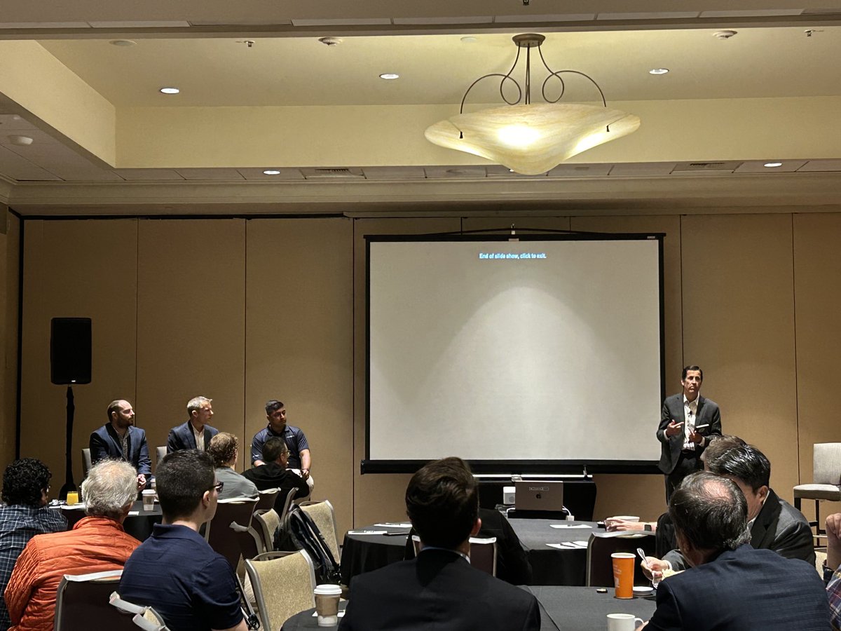 GeneD5's tweet image. Panel with ⁦@PickNikRobotics⁩, ⁦@RapidRobotics⁩, #HiveBotics, and ⁦@FormantInc⁩ about developing mobile manipulation #robots in Santa Clara. ⁦@Robo_Business⁩ #robotics #robobiz2024