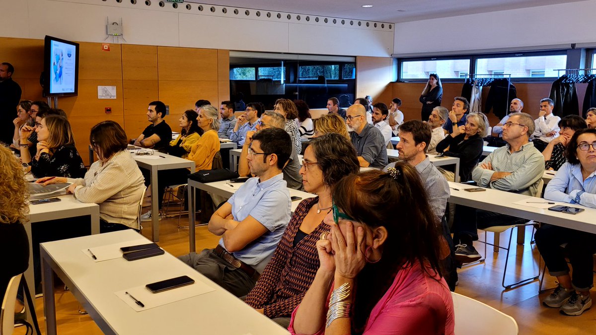 htrueta's tweet photo. @eHealthUOC @iasgirona Segon Repte: Minimització de retenció no intencionada d'elements quirúrgics: detecció RFID en gases quirúrgiques, a càrrec de @Marina_gdelrio , referent de recerca infermera de l'#Htrueta https://t.co/zwn8QEEl8r