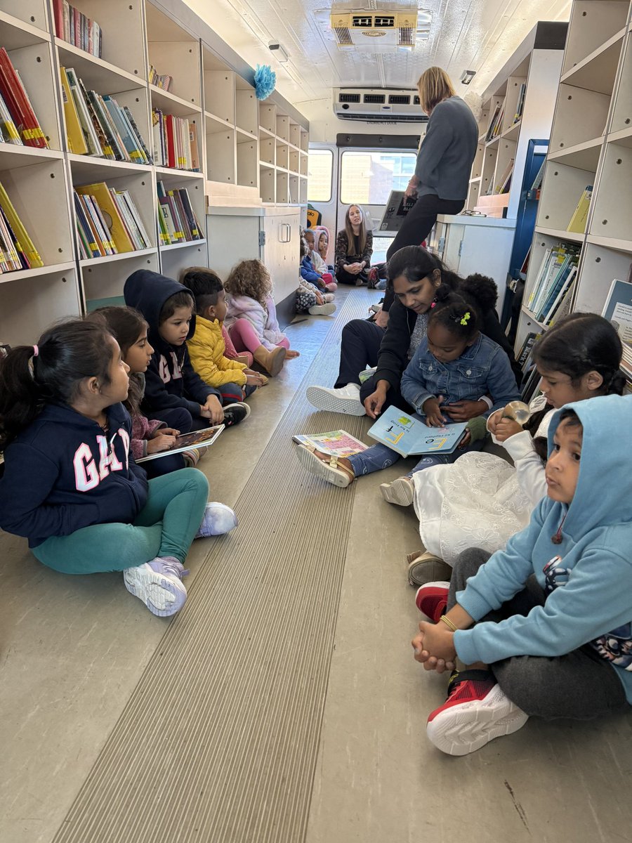 We loved visiting the CFISD mobile library today! <a href="/cfisdmcgown/">@cfisdmcgown</a> #OwlAboutTheBest