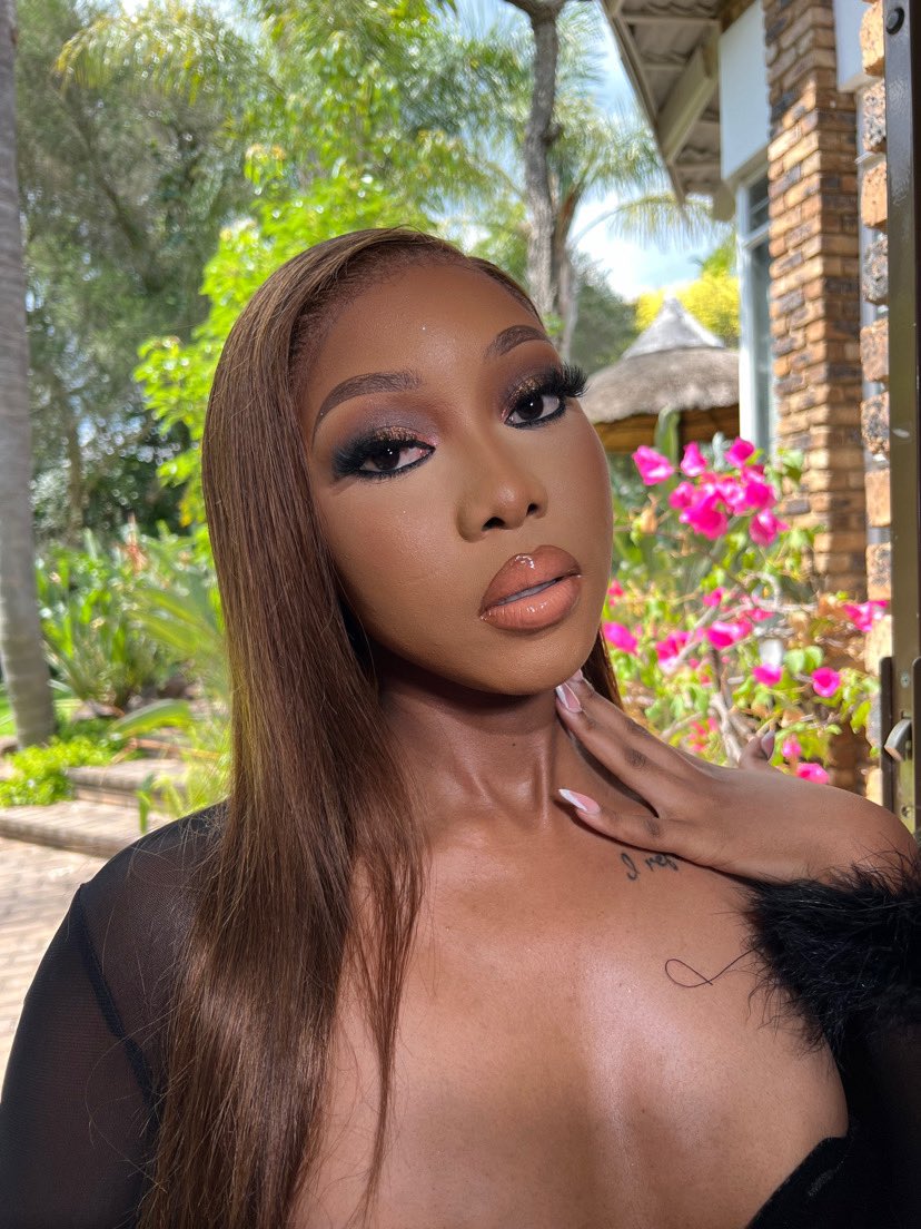 leavesandgreens's tweet image. I need to resume posting my works here 😍😍

If this crosses your timeline, kindly retweet, I’ll buy you sweet 🙈🙈