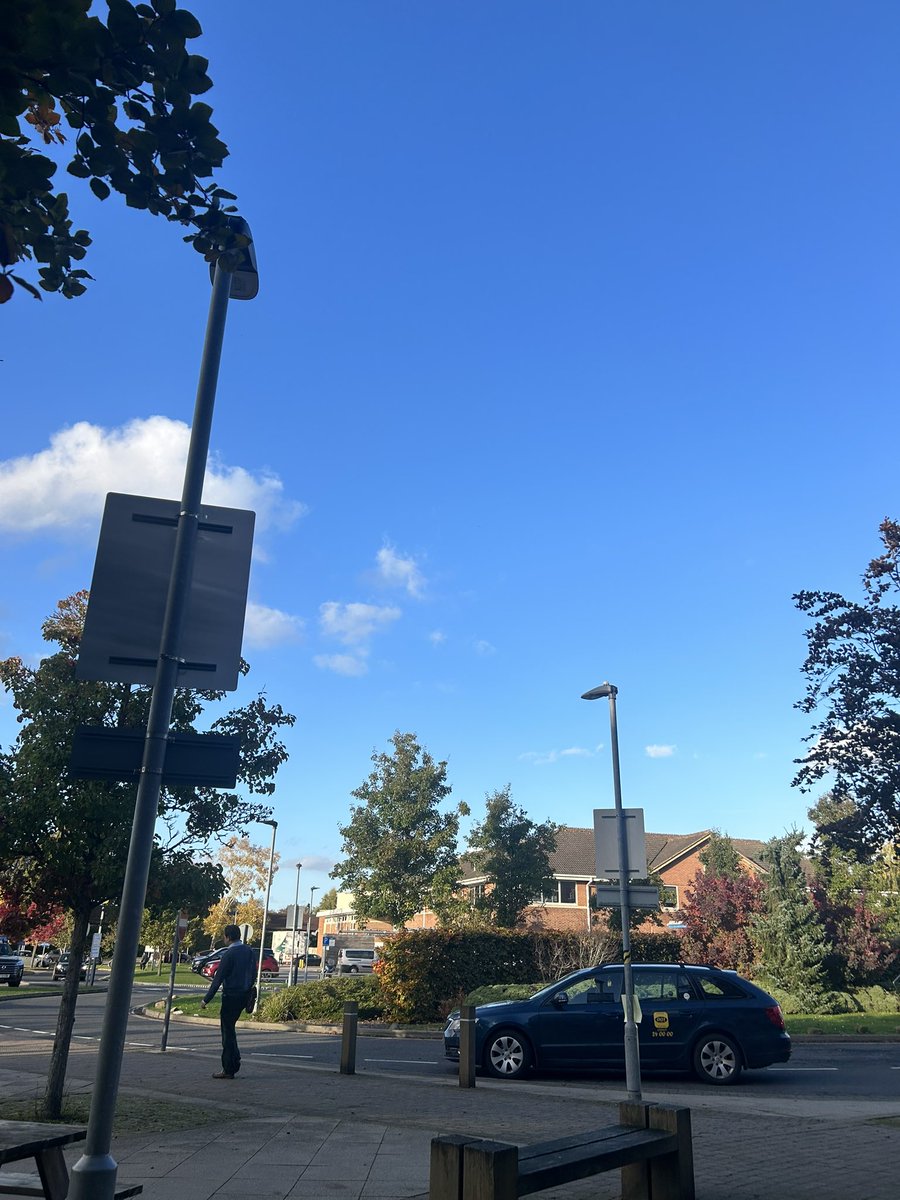 Sad that this is due to #climatechange, but enjoying pootling around between hospitals with no coat on in the sun  🚴🏻‍♀️🚴🏻‍♀️ #nhs