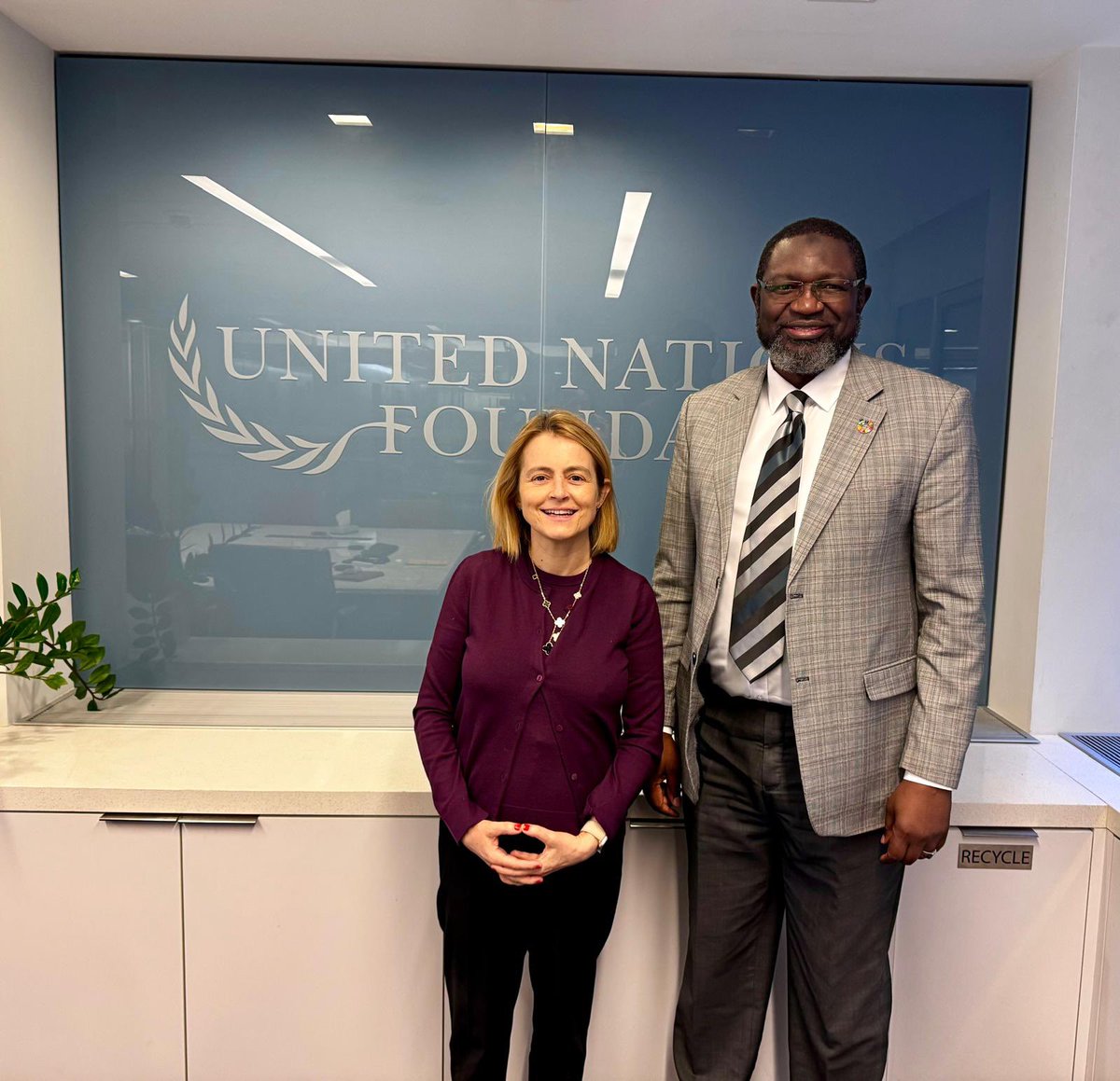 I welcomed <a href="/CatarinadeAlbuq/">Catarina de Albuquerque</a> CEO of <a href="/sanwatforall/">Sanitation and Water for All</a> to our offices; discussed the critical link between health, water &amp; sanitation. We explored areas of mutual interest, opportunities for concrete country level actions.
Sanitation &amp; water give a rapid &amp; visible effect on the health.