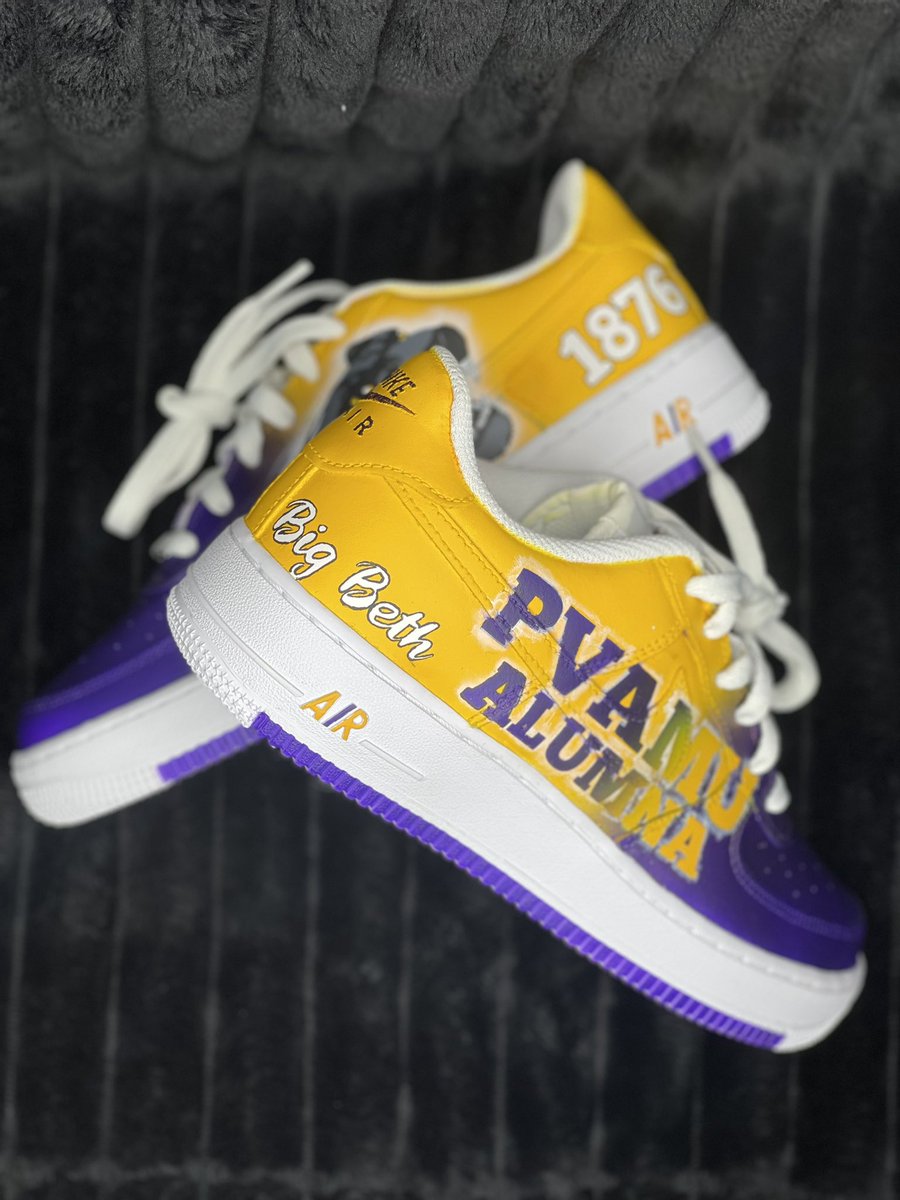 Theylovecaria's tweet photo. PV HOMECOMING is right around the corner ! It’s not to late to put yall orders in for some Custom shoes (any kind) Dm for pricing 💜💛💜💛💜💛 #pv #pvamu 
Custom by my gf … https://t.co/V1pWkizIGQ