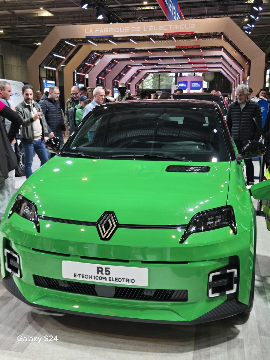 CHERGUI Toufik (@cherguitoufik7) on Twitter photo Visite réussie au Mondial de l'Auto pour nos futurs mécaniciens !  Nos élèves de Bac Pro Maintenance des véhicules ont été immergés dans l'univers de l'automobile de demain, avec un focus particulier sur les véhicules électriques.<a href="/acbesancon/">Académie de Besançon</a> <a href="/DSDEN70/">DSDEN de la Haute-Saône</a> Visite réussie au Mondial de l'Auto pour nos futurs mécaniciens !  Nos élèves de Bac Pro Maintenance des véhicules ont été immergés dans l'univers de l'automobile de demain, avec un focus particulier sur les véhicules électriques.<a href="/acbesancon/">Académie de Besançon</a> <a href="/DSDEN70/">DSDEN de la Haute-Saône</a>