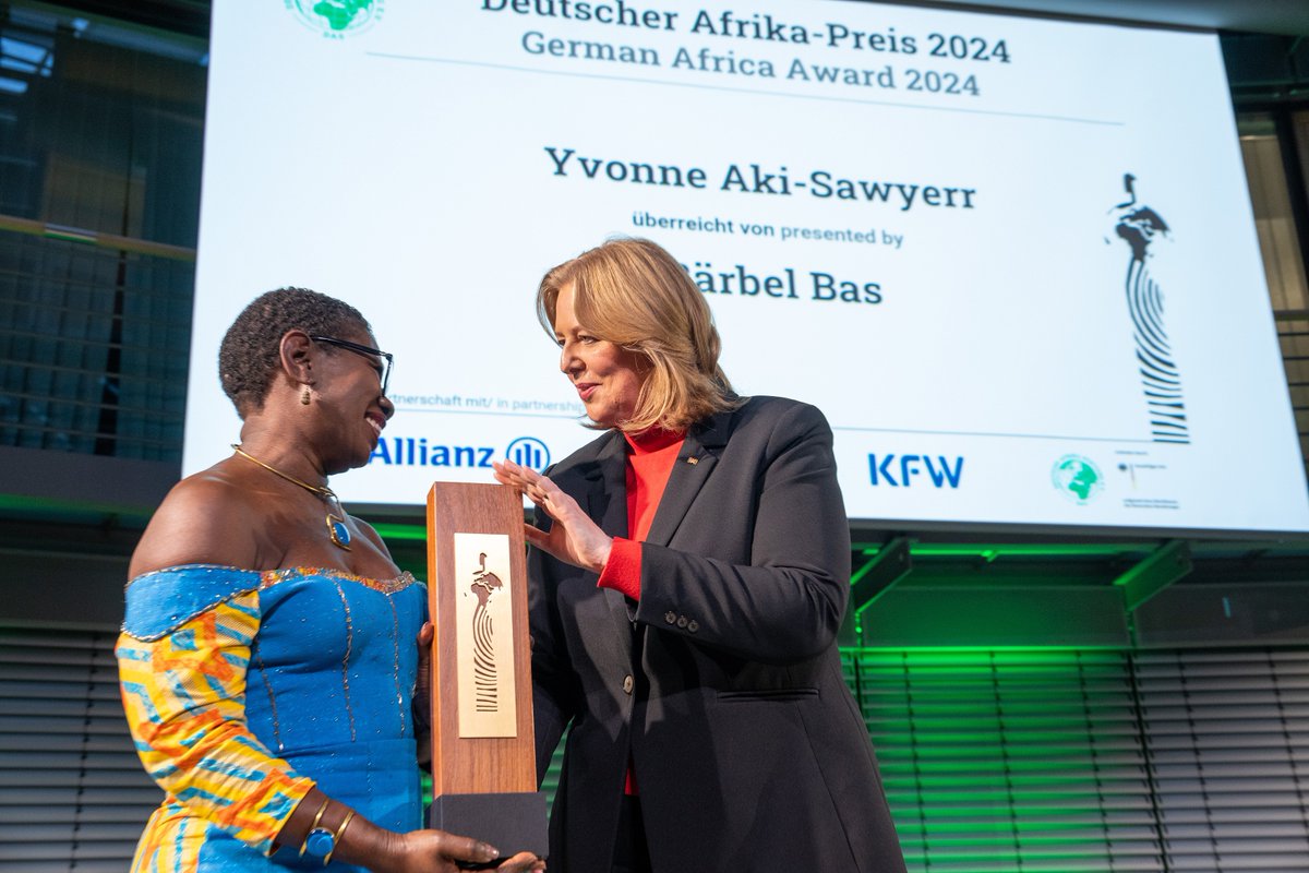 Last night, <a href="/baerbelbas/">Bärbel Bas</a>,  President of the German Bundestag, presented the #GermanAfricaAward2024 to <a href="/yakisawyerr/">Yvonne Aki-Sawyerr OBE</a>, Mayor of Freetown, #SierraLeone 🇸🇱. Find out more about the award ceremony in this week's press review👇🏿 
shorturl.at/5rvXc
