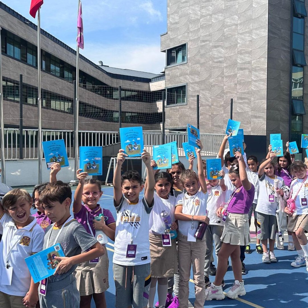 UgurOkullari's tweet photo. Uğurlu öğrencilerimiz #kitapbenim etkinliğini bu hafta dışarıya taşıyarak arkadaşlarıyla keyifli anlar geçirdi. 📚

Geleceğimizin teminatı olan çocuklarımızın okuma alışkanlıklarını pekiştirmek ve onlara bu güzel anları yaşatmak için hep birlikteyiz. Kitaplar, hayal gücümüzü geliştirirken yeni dünyalar keşfetmemize de yardımcı olur! 💜

#UğurluOlmak