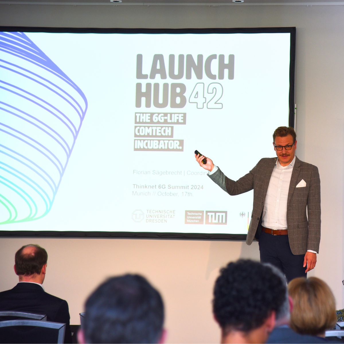 launchhub42 tweet media