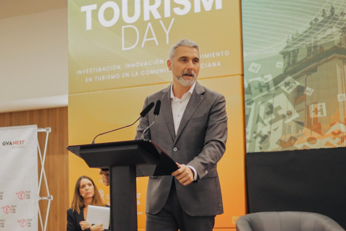 #CViTourism 🏖🏨
Ya tenemos a los ganador del reto "Identificación y control de viviendas de uso turístico (VUT) no autorizadas de la Comunitat Valenciana".

🏆 Cetaqua 

Ha entregado el reconocimiento Jose Manuel Camarero Benitez, secretario autonómico de turismo