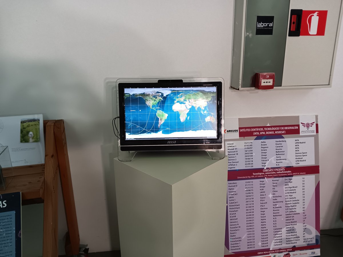 Pronto se cumplirá el 50 aniversario del primere satélite español, el Intasat. Una réplica a tamaño real se mostró en el pasado festival aéreo de Gijón y estos días se muestra en las jornadas Citech. También   se monitoriza su posición real formando parte de la basura espacial.